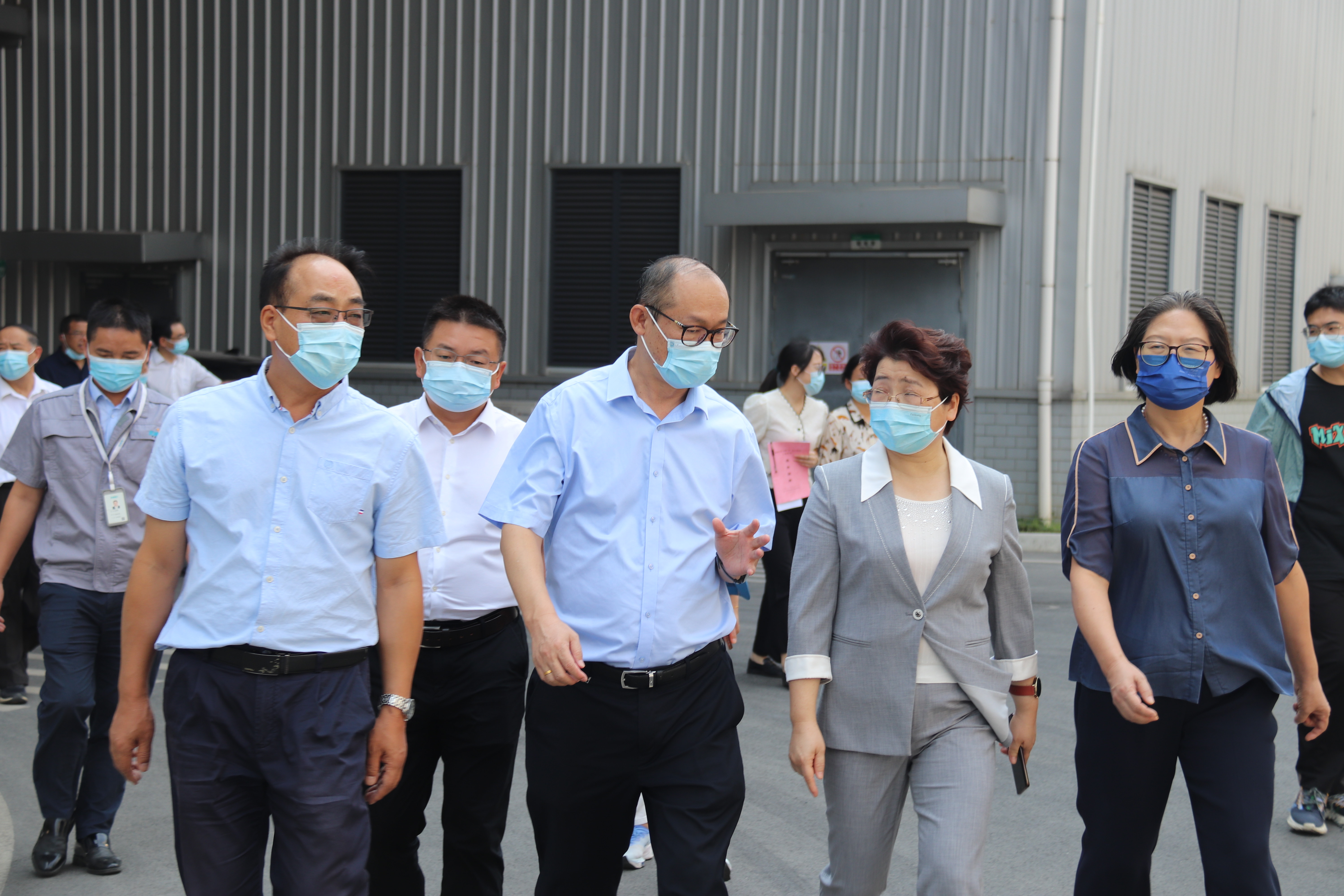 十三屆全國(guó)人大代表邵陽(yáng)小組和部分省、市人大代表2022年專(zhuān)題調(diào)研團(tuán)一行蒞臨我司調(diào)研